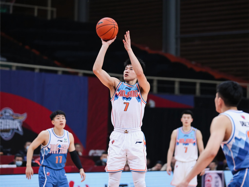 在比赛进行到关键阶段时，新疆队一度陷入得