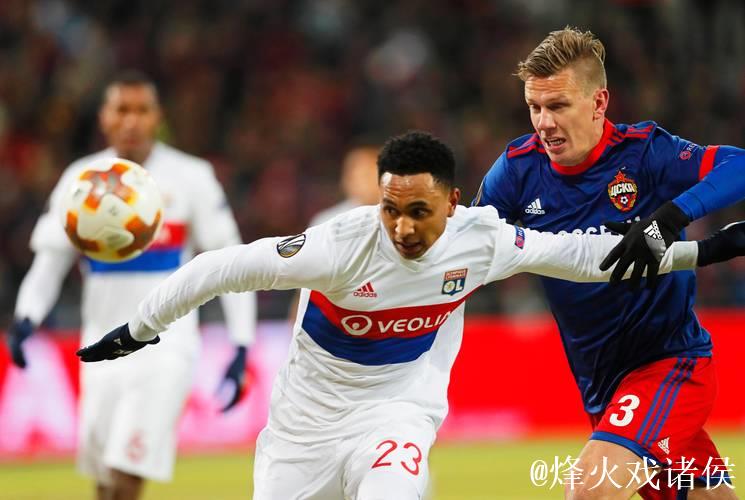 里尔在法甲七球大战中力克埃塞尔,四人染红离场 里尔在法甲七球大战中力克埃塞尔,四人染红离场